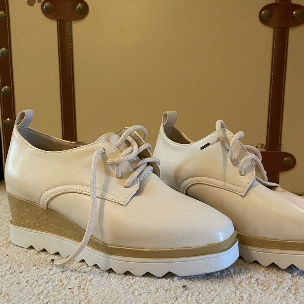 NWT Platform Shoes! Perfect for fall 🍁